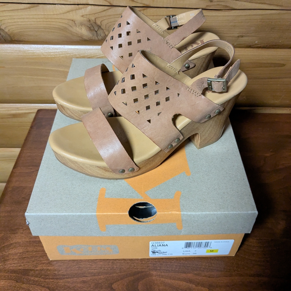 Korks Tan Wedge Sandals